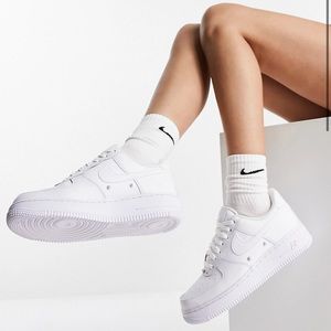 BRAND NEW - Nike Air Force 1 '07 SE Sneakers in White and Pearl